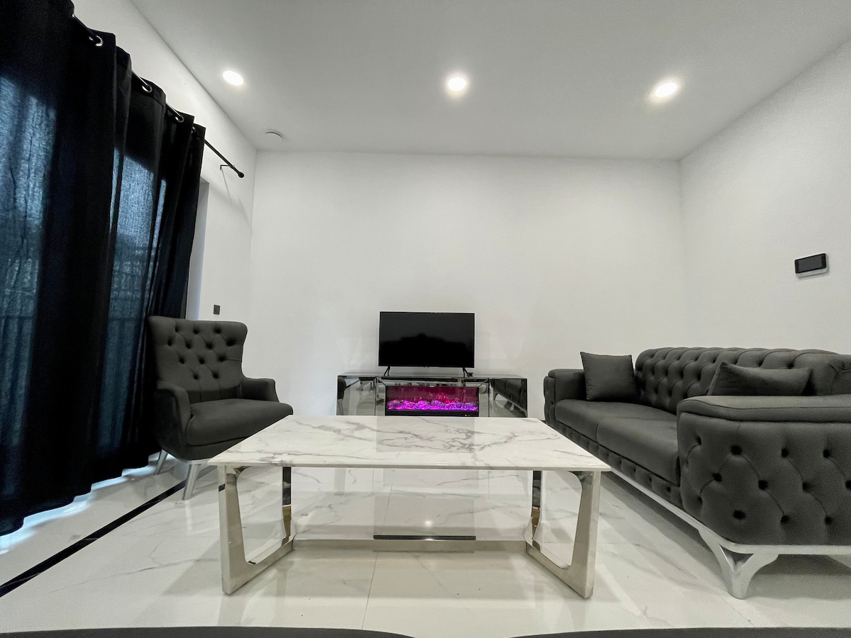 Top performing Airbnb: Luxury apartment 2 beds, rooms in the heart of Brussels center in Molenbeek Saint Jean Sint Jans Molenbeek