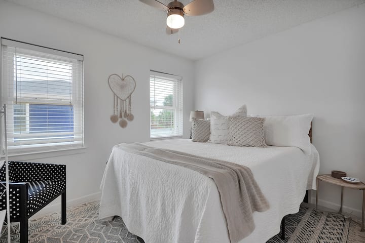 2 miegamasis, patogi dvigulė lova