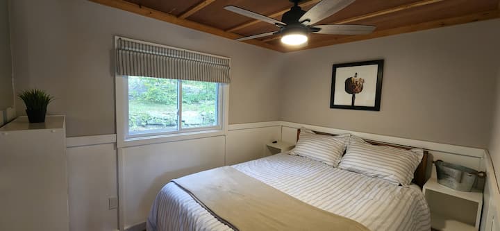 Main Floor Queen Bedroom