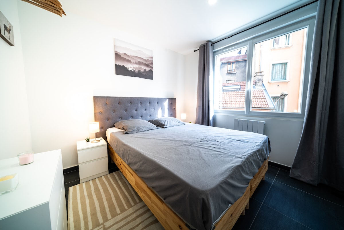 Spavaća soba s bračnim krevetom