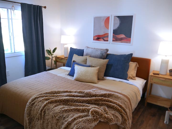 King bed room with view of red rocks from bed!
