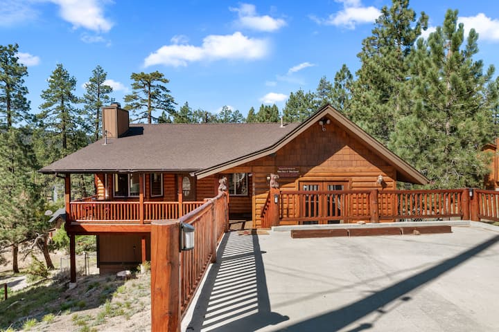 Luxury Mountain View 4b3b Cabin Near Lake And Town - Big Bear, CA