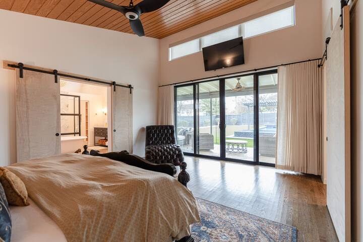 Immaculate Home with Private Backyard Oasis gallery image 5