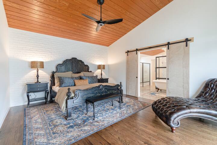 Immaculate Home with Private Backyard Oasis gallery image 3