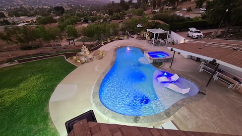 @Fantastic villa, giant pool, guest house, golf !