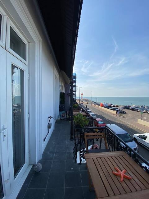 Modern Apartment withSeaViews:2 Double Bedrooms