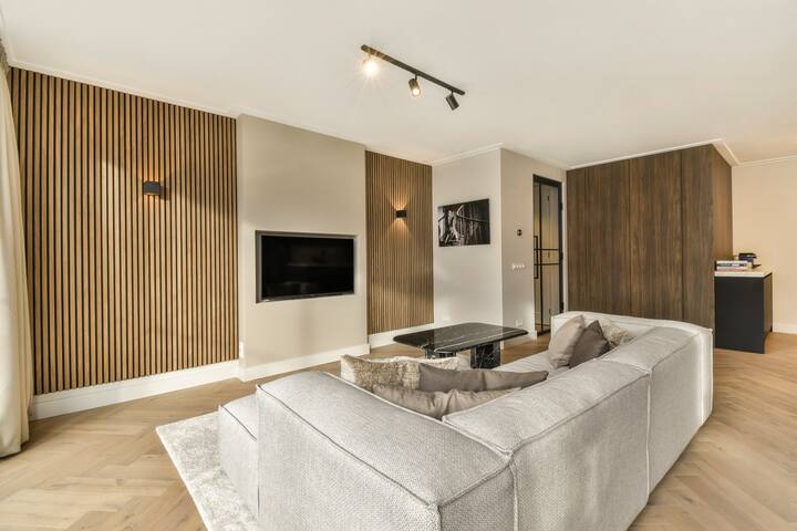 Bright and spacious modern apartment in Amsterdam gallery image 2