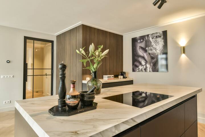 Bright and spacious modern apartment in Amsterdam gallery image 5