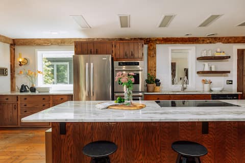 Barn House Near Rhinebeck w/ Hot Tub!