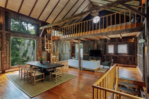 Barn House Near Rhinebeck w/ Hot Tub!
