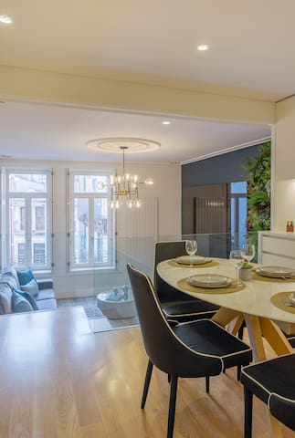 Luxury & Historic Apt-Premium Location