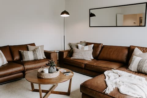 Dovecote: 5-bedroom Home with Hot tub & Games room