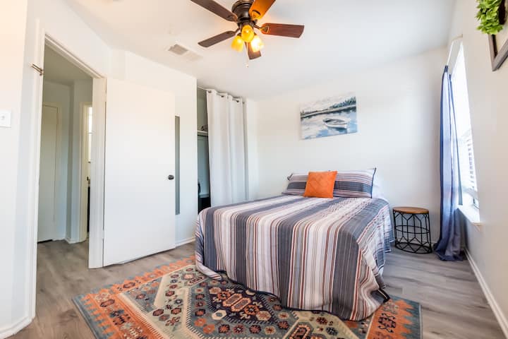 Bedroom 3 with queen size bed