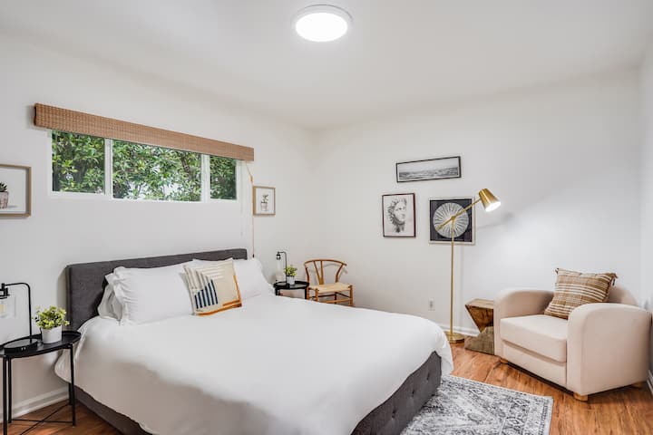 ห้องนอน 2 พร้อมเตียงควีนไซส์