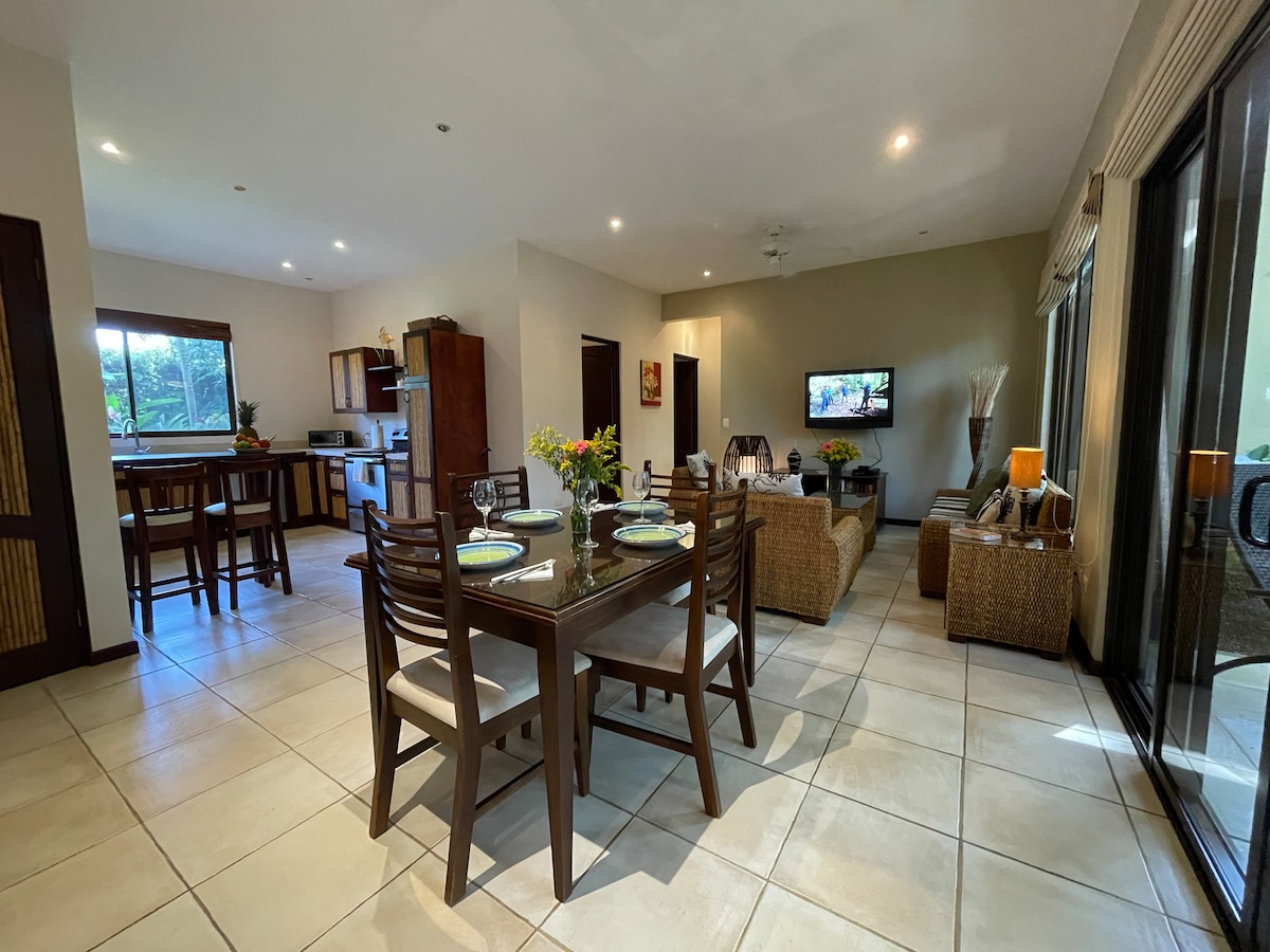 2 BR Condo Centrally Located in Playas del Coco