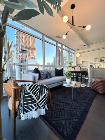 Central 2 Bedroom Condo near Shangri-la hotel gallery image 3