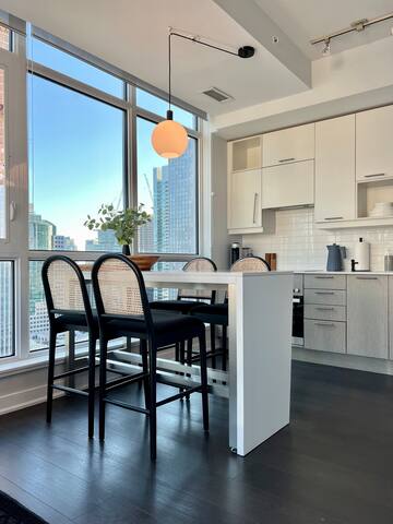 Central 2 Bedroom Condo near Shangri-la hotel gallery image 5