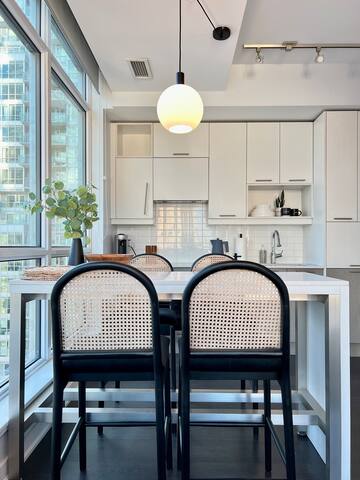 Central 2 Bedroom Condo near Shangri-la hotel gallery image 4