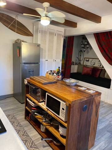 1 bdr w/ Wi-Fi, A/C, Walk to Everything