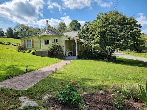 Country home in Blacksburg, 5 min to VT!
