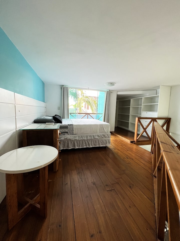 Serviced apartment 750 meters from the beach with parking. Serviced