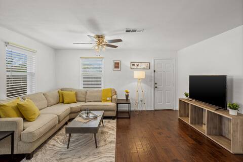 Cheerful 4BR Home | Close to everything | Pets Ok