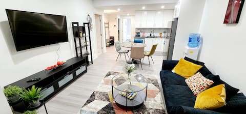Top Airbnb: Exquisite & spacious 1-bedroom suite in Calgary in Evanston