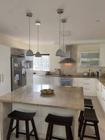 Kite Villa – 5 Bed Coastal Home With Large Pool gallery image 3