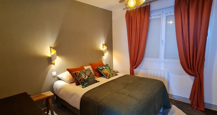 habitación con cama doble 