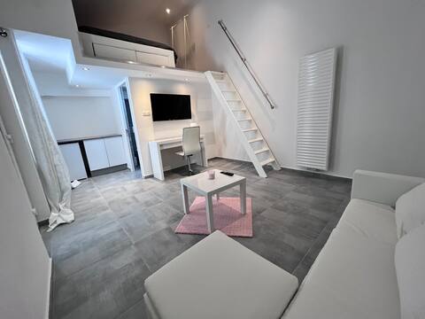 Cozy duplex, new with neat decor 7