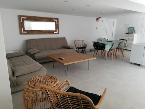 Successful Airbnb property: Beautiful apartment 8/10 people/sea/roses Spain in Roses