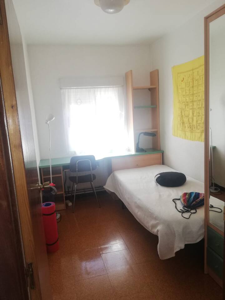 Bright, comfortable and affordable room. Apartments for Rent in