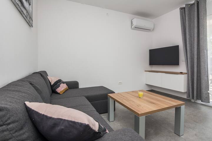 Apartment Spanic 1 - Vir