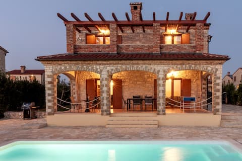 Villa with pool, massage pool, sea view