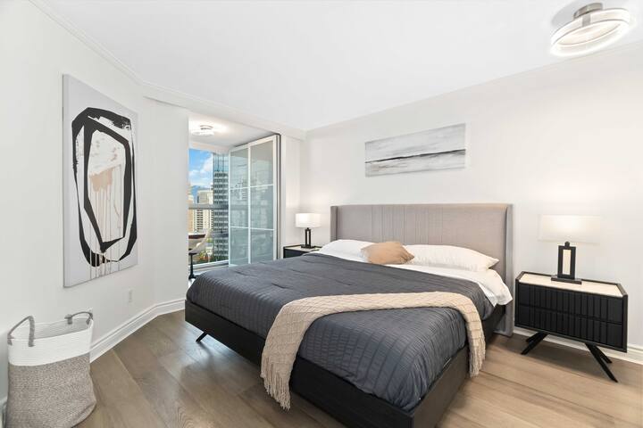 Luxury Condo with City View in Vancouver gallery image 2