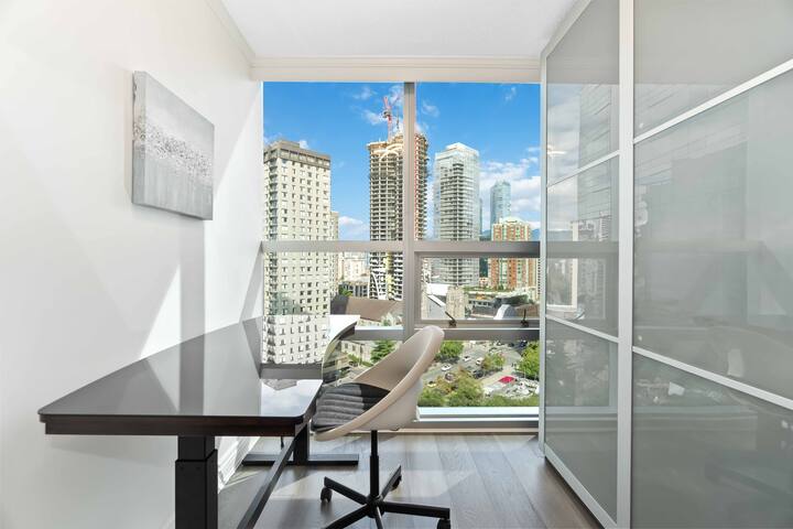 Luxury Condo with City View in Vancouver gallery image 4