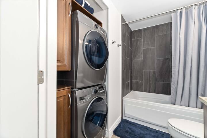 Luxury Condo with City View in Vancouver gallery image 5