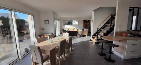 Large villa close to beach. Beds made on arrival