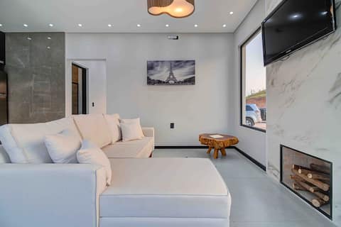 Top performing Airbnb: Private pool • Fireplace • Mountain view in Pindamonhangaba