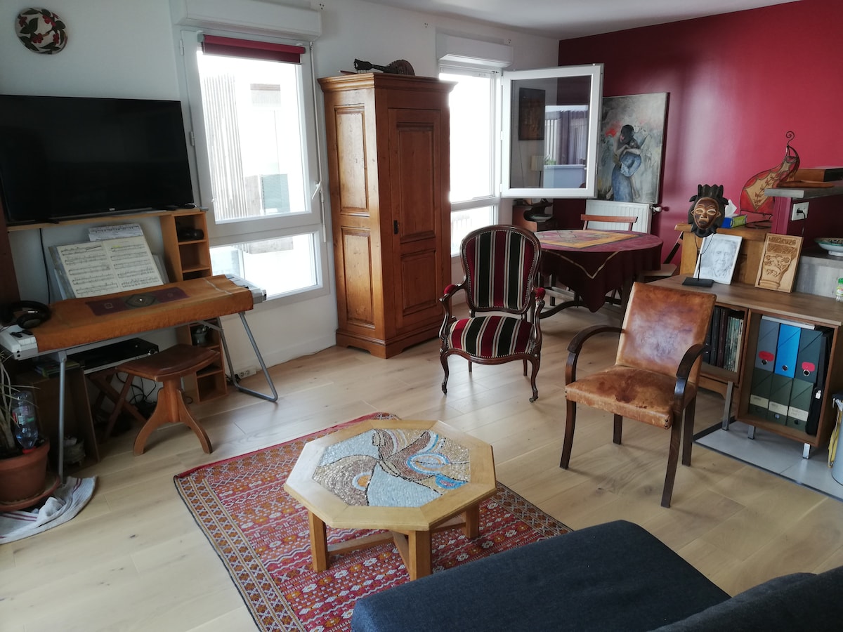 Top Airbnb: Bright and modern apartment - free parking in Romainville