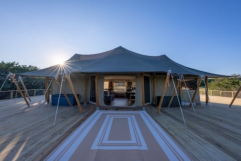 Luxe Hot Tub Yurt +Mountain Views
