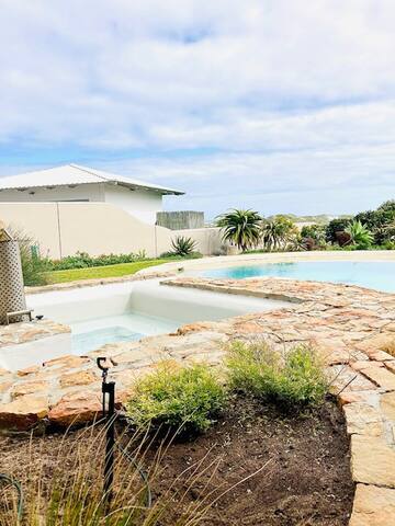 Beachfront villa gallery image 2