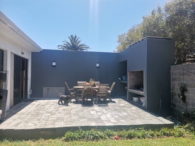 House, 2 bedroom, two bathrooms, pet friendly gallery image 4