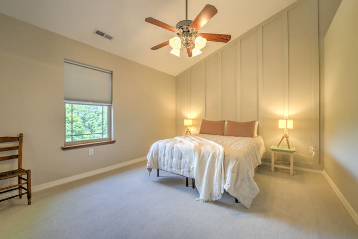 Dormitorio de invitados en la planta superior, cama tamaño queen