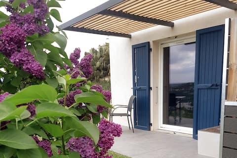 Cozy apartment in quiet area with parking