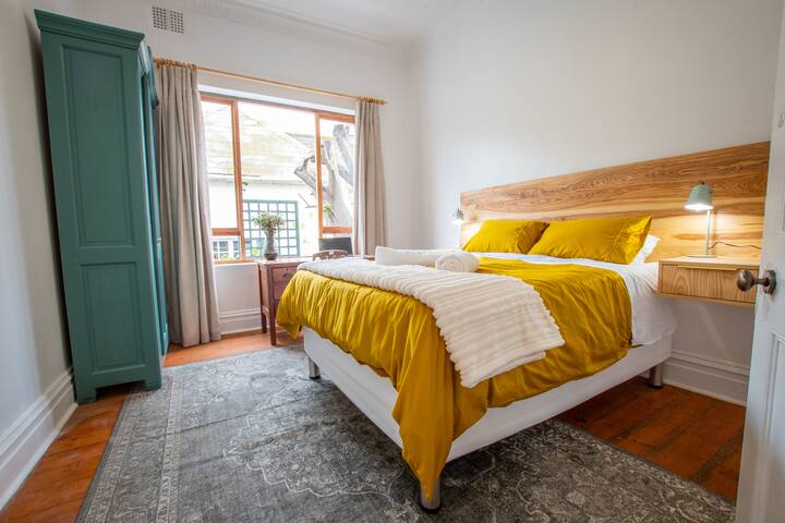 Artistic Victorian Oasis In the City (Solar Power) gallery image 5