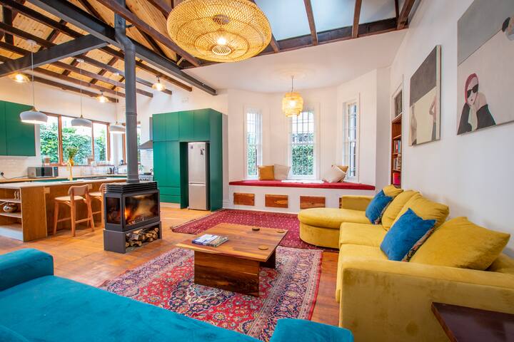 Artistic Victorian Oasis In the City (Solar Power)