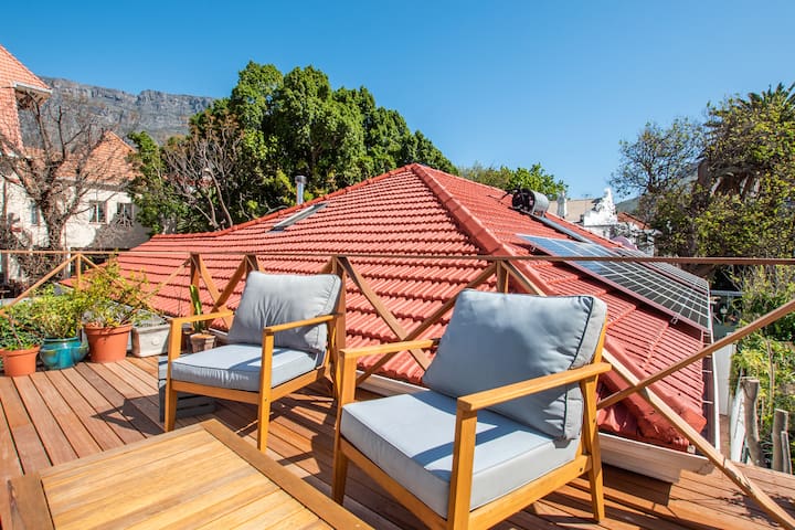 Artistic Victorian Oasis In the City (Solar Power) gallery image 2