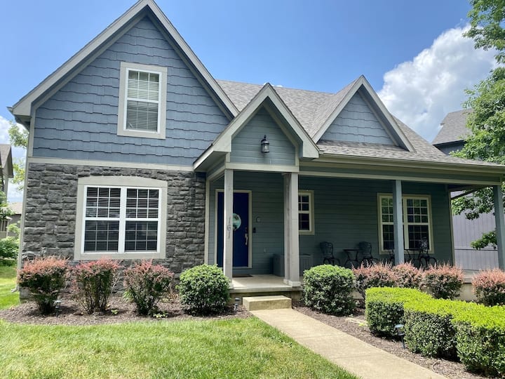 *FALL SPECIALS!*Cottage w/ Private Hot Tub, 2Pools Cottages for Rent