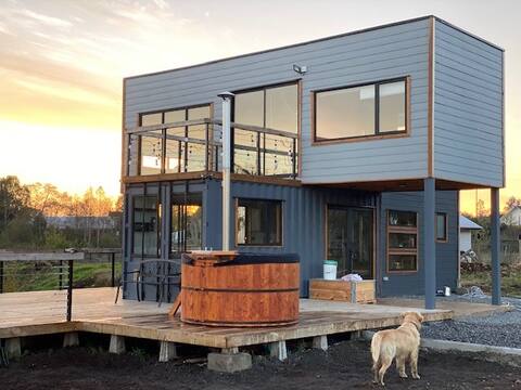 Hot Tub container cabin, Rio good border